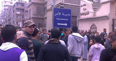 ثوار الشرقية يحاصرون نيابة الزقازيق للمطالبة بالإفراج عن ناشطين 1 ثوار الشرقية يحاصرون نيابة الزقازيق ل