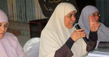 توزيع إنجازات مرسى على عضوات الحرية والعدالة لشرحه للمواطنين 1 د. هدى غنية عضو مجلس الشعب السابق