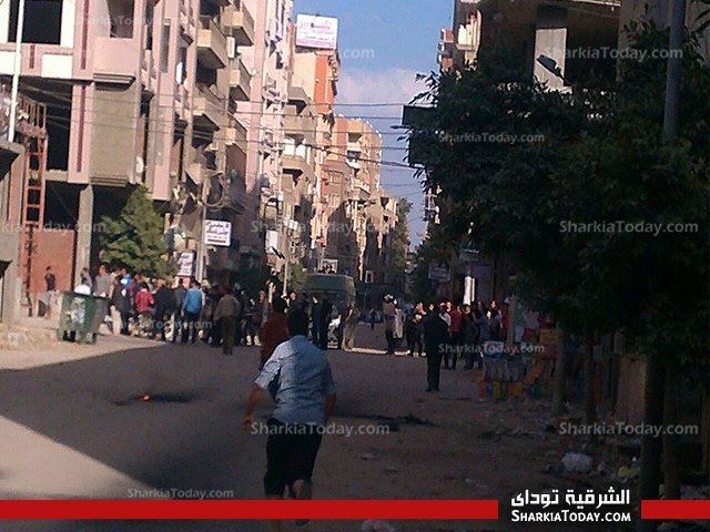 بالصور| البلاك بلوك يقطع طريق المحافظه أمام مقر الاخوان بالزقازيق 2 1