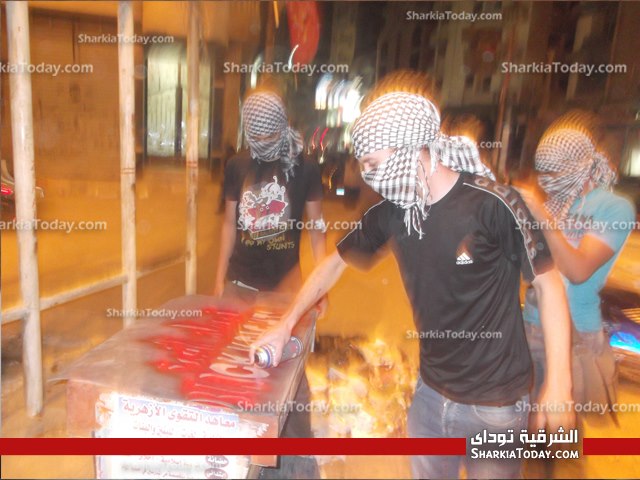 بالصور..بلاك نايتس يوزع بيانا بالزقازيق يهدد فيه بتنفيذ عمليات "ثوريه" ويحذر الشرطه من التدخل 5 300