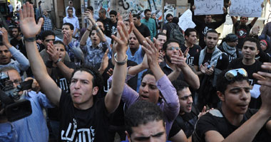 نشطاء بـ"٦ أبريل" يضربون عن الطعام للإفراج عن معتقلى الحركة 1 3