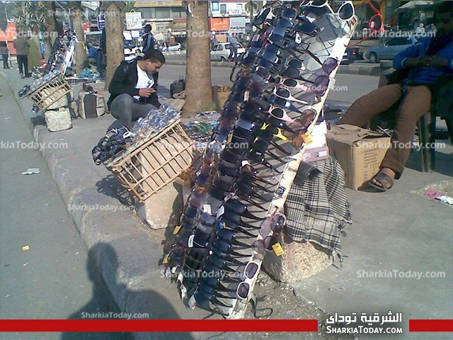 انتشار الباعه الجائلين بالعاشر من رمضان في ظل غياب الامن ورقابة المسئولين 3 3
