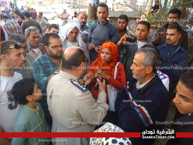 بالصور| وقفة تطالب بعلاج أحد ضحايا البلطجه بالزقازيق علي نفقة الدوله 3 4