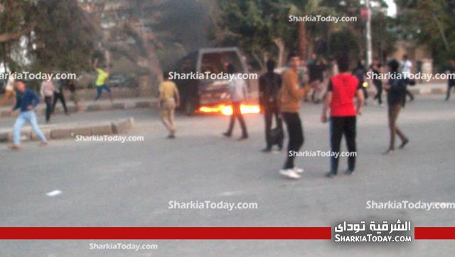 بالفيديو والصور | تجدد الاشتباكات أمام منزل الرئيس بالزقازيق وبلاك بلوك يشعل النار في سيارة شرطه 2 602160_607149269312814_1517084334_n (1)