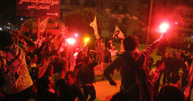 تزايد حدة الاشتباكات بين قوات الأمن والمتظاهرين أمام دار القضاء العالى 1 6
