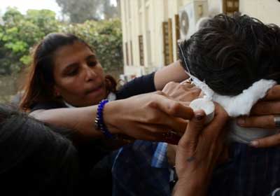 الإسعاف: 17 مصابًا فى الاشتباكات الواقعة بمحيط الكاتدرائية بالعباسية 1 6
