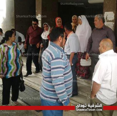 وقفه لموظفي ادارة المواقف بالشرقية للمطالبه بصرف الحافز 2 7