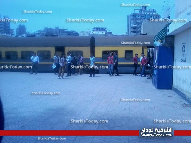 توقف حركة القطارات بمحطة الزقازيق بسبب اضراب السائقين للمطالبه بالحوافز 2 8