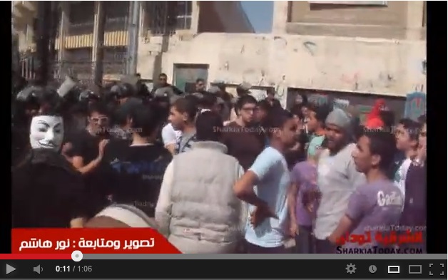 بالفيديو : متظاهرون أمام منزل الرئيس بالزقازيق يهتفون "يسقط حكم المرشد " 1 DD
