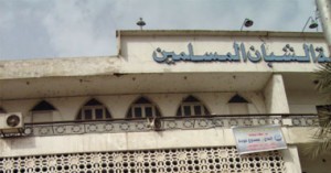 متظاهرو "تطهير القضاء" يحاولون اقتحام جمعية الشبان المسلمين 1 s72012733459