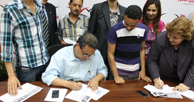 رئيس "المصريين الأحرار" يوقع على "تمرد" ويفتح مقرات حزبه لدعم الحملة 1 المصريين الأحرار