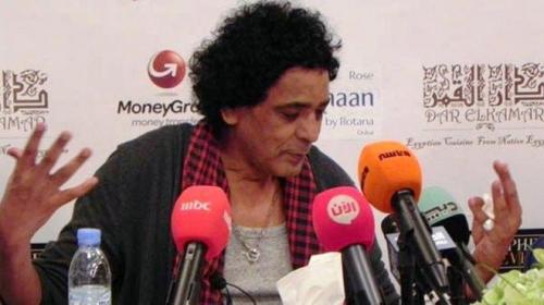 محمد منير باكيًا في «الإسكندرية السينمائي» بعد تكريمه: الأغنية لم تنفصل عن السينما 1 منير