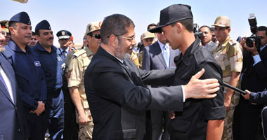 والدة أحد الجنود المحررين لـ"الرئيس": لم ننتخبك لكننا اليوم وراءك فى كل مكان 1 والدة أحد الجنود المحررين لـ