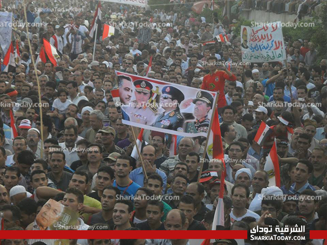 أنصار عكاشه ببلبيس يشاركون في مظاهرة تأييد الجيش والشرطه بصور "مبارك" و"عمر سليمان" 3 توفيق 1