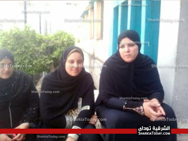 بالصور.. مدرسات "عمر بن الخطاب" بأبو كبير يعتصمن أمام ديوان المحافظه للمطالبه بالتثبيت 2 2