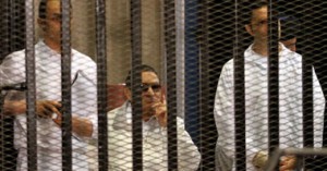 "أنا أسف ياريس": تأخير جلسة "مبارك" لانعقاد جلسة "العادلى" بنفس القاعة 1 S620138122030