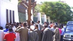 تجمهر اهالي قرى مركز صان الحجرأمام مركز الشرطه بسبب انقطاع مياه الري عنهم 1 images (23)