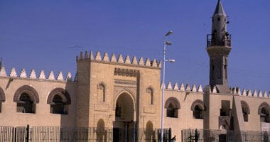 المصلون بـ"عمرو بن العاص" يوقعون على استمارات "تجرد" عقب صلاة الجمعة 1 smal520097205550