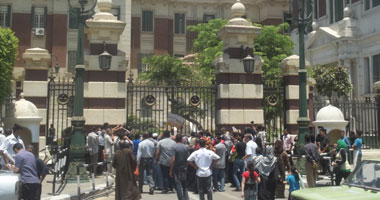 المتظاهرون يتوافدون على ميدان النهضة للمطالبة بعودة