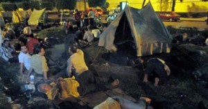 معتصمو "الدفاع": لن نغادر الوزارة حتى رحيل النظام 1 معتصمو الدفاع