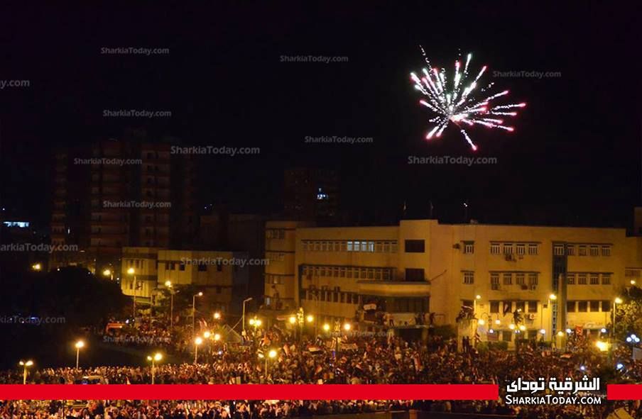 بالصور : مسيرات حاشدة امام مبني محافظة الشرقية للمطالبة برحيل مرسي 1 1006217_10151467672766752_37418100_n