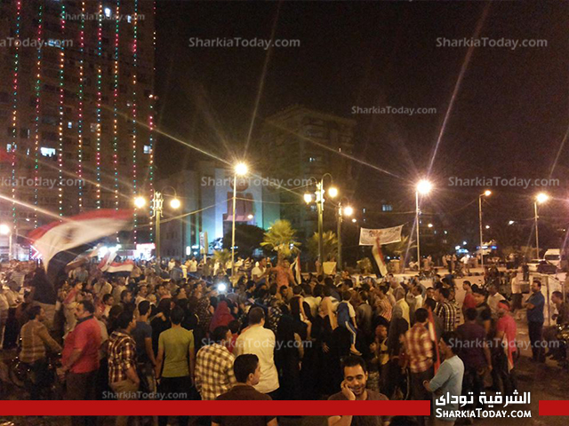 بالصور : مسيرات امام مبني محافظة الشرقية استجابة لدعوة " تمرد " 3 1017687_10152985614240646_1507855640_n