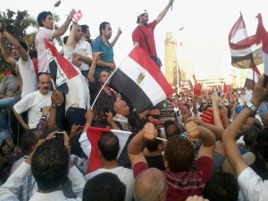 متظاهرو الشرقية يهتفون ” انزل ياسيسى مرسى مش رئيسى” 1 2013-06-30-17.59.15-300x225
