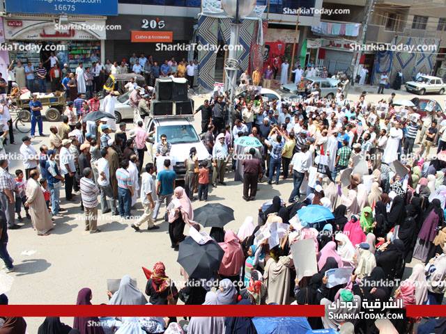 مؤيدو مرسي بالزقازيق ينظمون وقفة للمطالبه برجوعه للحكم 2 2