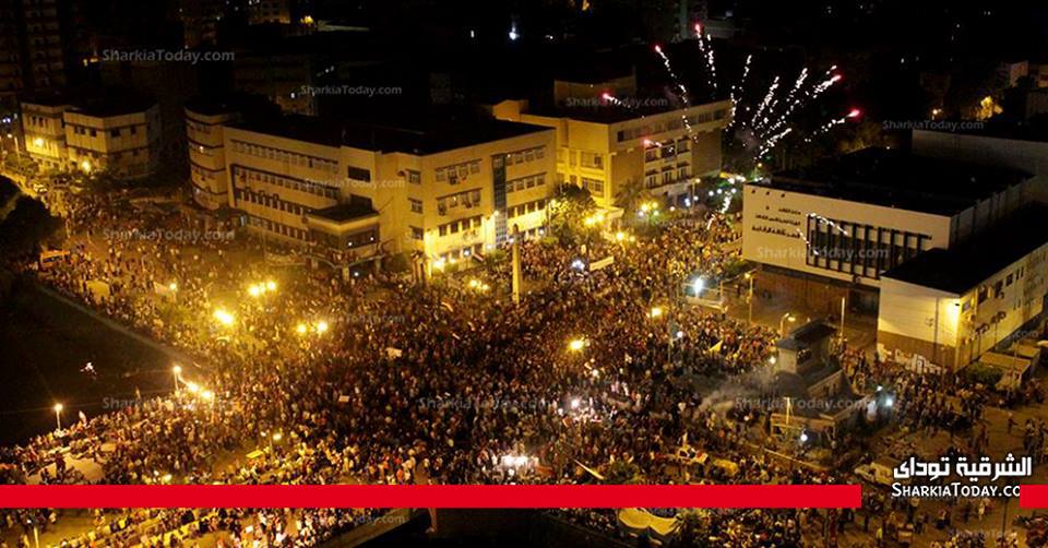 بالفيديو والصور : فرحة اهالي الشرقية بإسقاط النظام 1 946223_10151471186971752_639686849_n