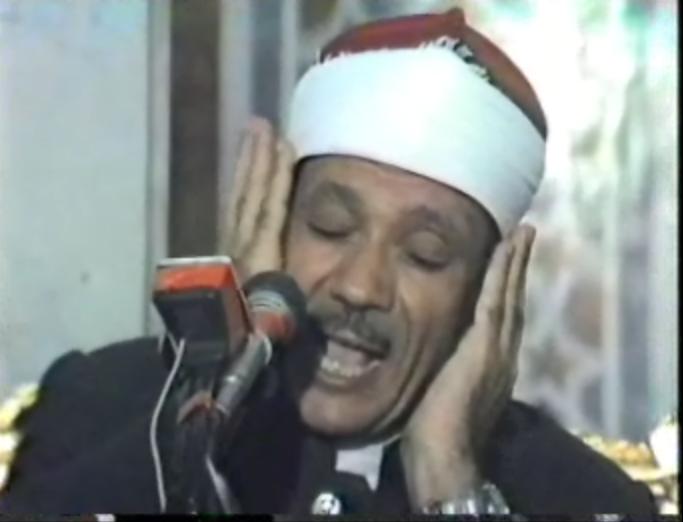 حفيد الشيخ عبد الباسط عبد الصمد يرتل القرآن من أعلى منصة التحرير 1 a