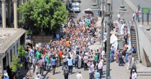 انتهاء وقفة أعضاء الإخوان أمام مسجد "الاستقامة" بالجيزة 1 انتهاء وقفة أعضاء الإخوان أمام مسجد