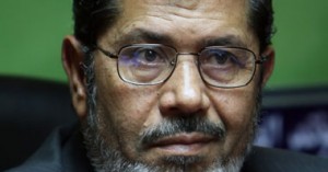 حبس محمد مرسي 15 يوما لاتهامه بالتحريض على أحداث الاتحادية
