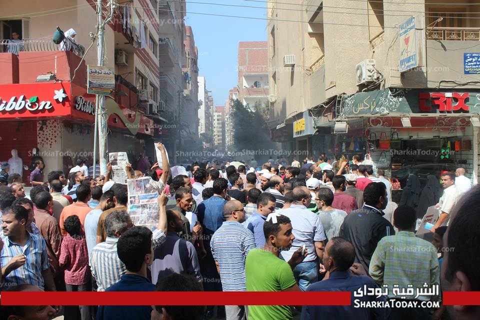 بالفيديو والصور : مسيرات تجوب شوارع الزقازيق للمشاركة في " جمعة الغضب " 3 1186140_506972452704224_1099249633_n