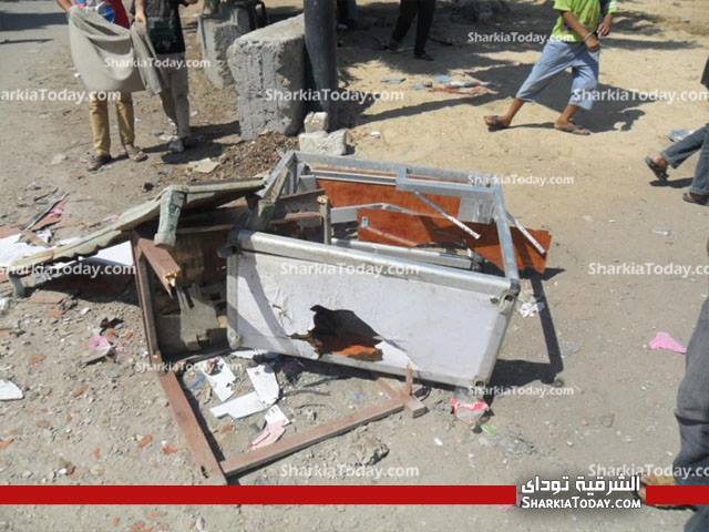 بالصور ..اشتباكات دامية بين عائلتين بسبب قطعة أرض بقرية الغابة بأبوكبير 5 1186301_673218939372513_1618284900_n