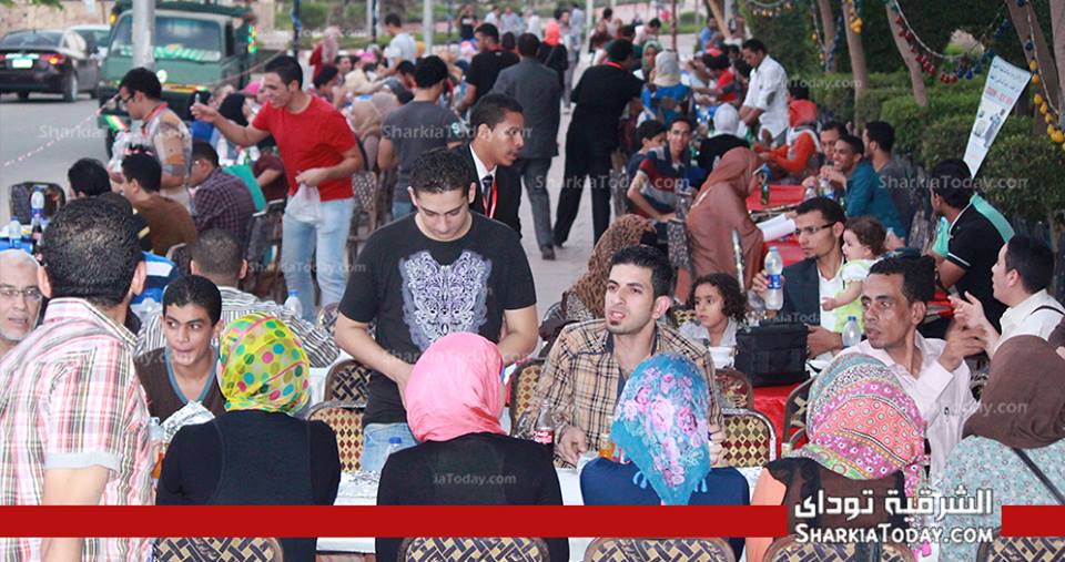 بالصور :أسر و اتحاد طلاب جامعة الزقازيق يقيم إفطار جماعى خيرى لدعم معهد اورام ٣٠٠ ٣٠٠ 4 3