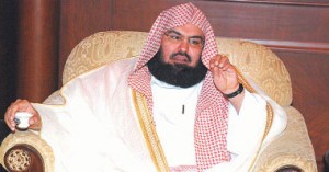 إمام الحرم يكرر الدعاء لمصر وشعبها عقب ختم القرآن الكريم