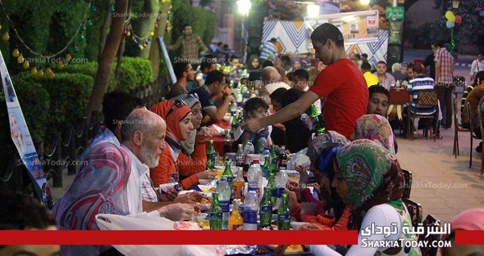 بالصور :أسر و اتحاد طلاب جامعة الزقازيق يقيم إفطار جماعى خيرى لدعم معهد اورام ٣٠٠ ٣٠٠ 1 4