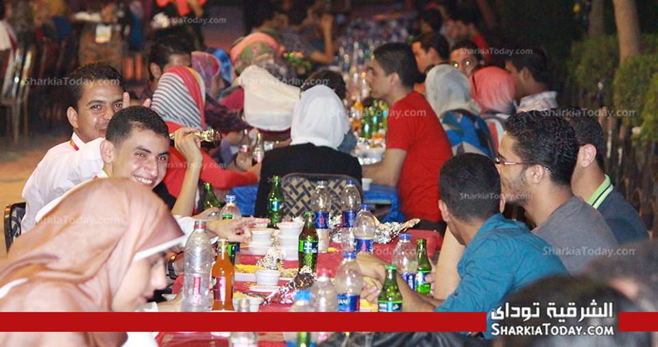 بالصور :أسر و اتحاد طلاب جامعة الزقازيق يقيم إفطار جماعى خيرى لدعم معهد اورام ٣٠٠ ٣٠٠ 3 5
