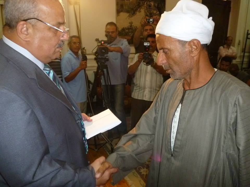 بالصور .. مدير أمن الشرقية يكرم أسر شهداء رفح 3 5