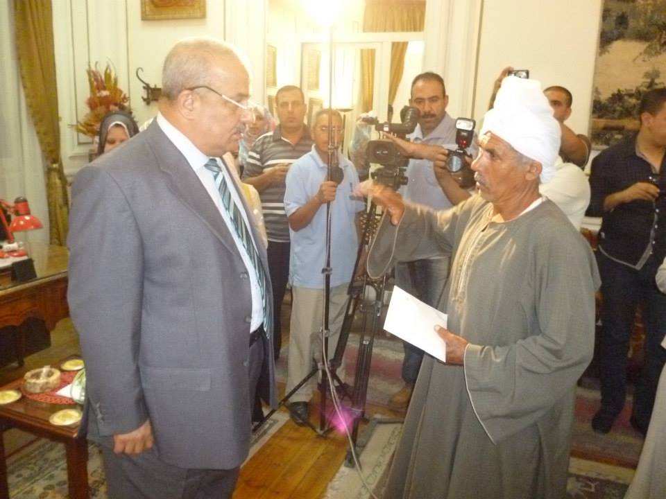 بالصور .. مدير أمن الشرقية يكرم أسر شهداء رفح 4 6