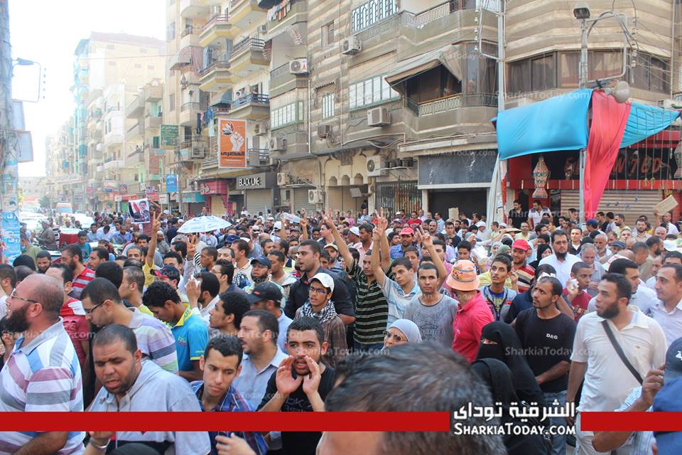 بالفيديو والصور : مسيرات تجوب شوارع الزقازيق للمشاركة في " جمعة الغضب " 1 اخوان11