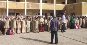 أولياء أمور يتعدون على مدير مدرسة بالشرقية