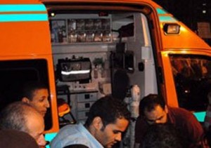 ارتفاع حصيلة هجوم مسلحين على حافلة لشرطيين إلى شهيدين و8 مصابين بالعريش 1 سيارات الإسعاف