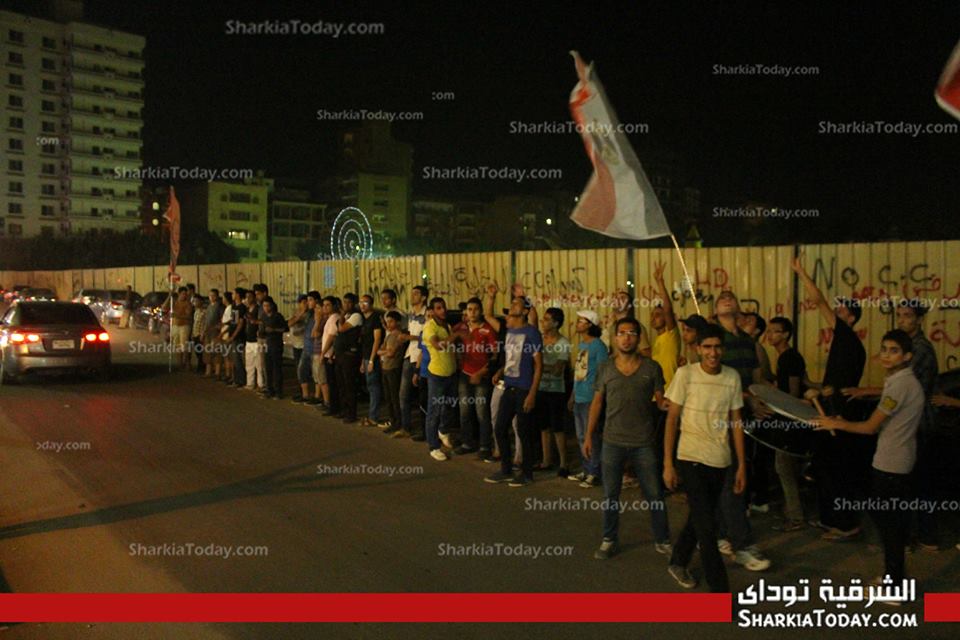 بالصور والفيديو ...مسيرة لشباب ضد الانقلاب بالزقازيق 3 1175113_522206304514172_475735871_n
