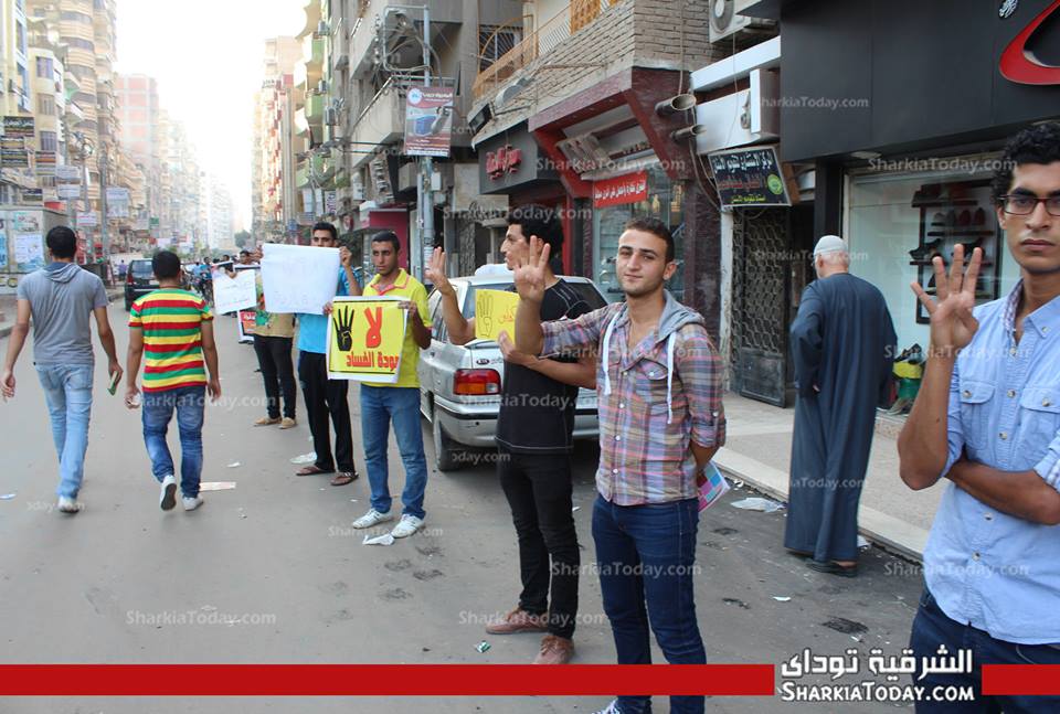 بالصور .. وقفة للعشرات من مؤيدي المعزول بالقومية 1 1