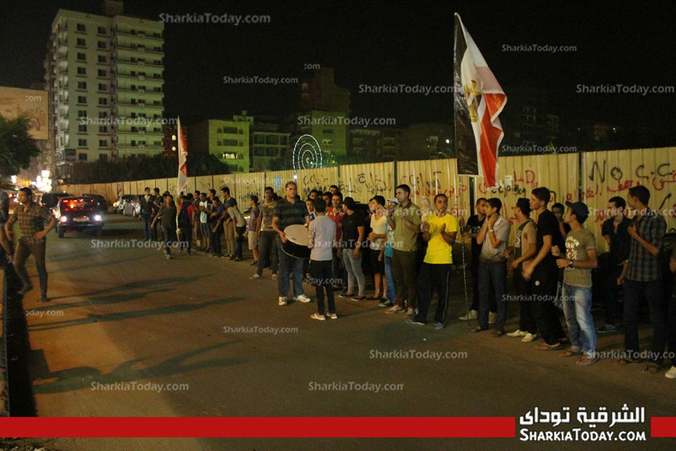 بالصور والفيديو ...مسيرة لشباب ضد الانقلاب بالزقازيق 1 1234225_522205651180904_1265682286_n