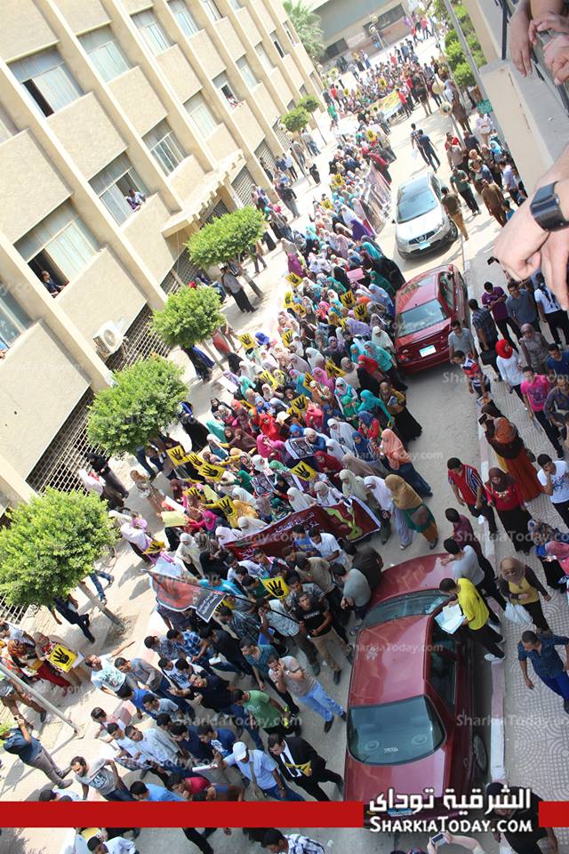 بالصور ...في أول يوم من العام الدراسي الجديد طلاب ضد الانقلاب ينظمون مسيرة بجامعة الزقازيق 5 1238243_522034587864677_1670956442_n