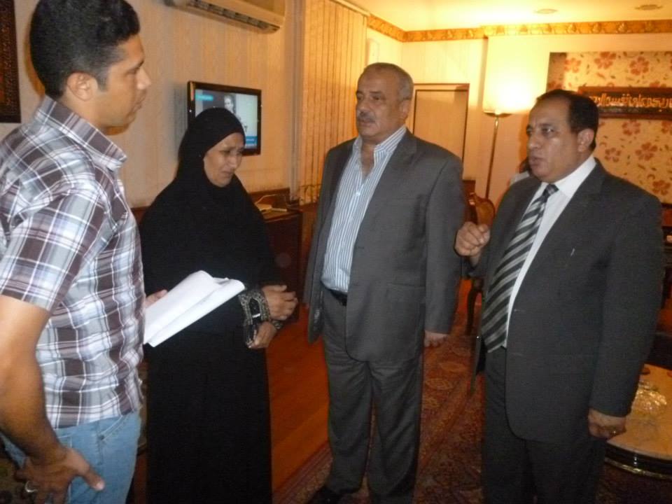 بالصور .. مدير أمن الشرقية يكرم اسره الشهيد "زين العابدين " 1 1