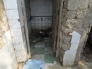 بالفيديو والصور.. معهد فاقوس بلا حمامات أو شبابيك 3 4