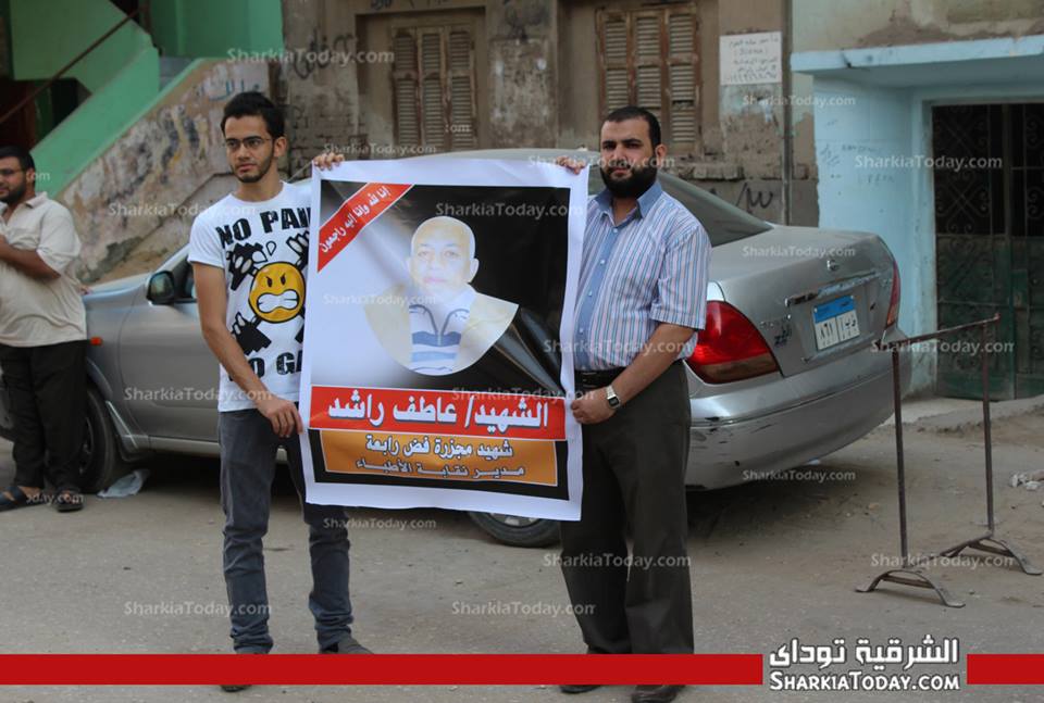 بالصور .. وقفة للعشرات من مؤيدي المعزول بالقومية 5 6
